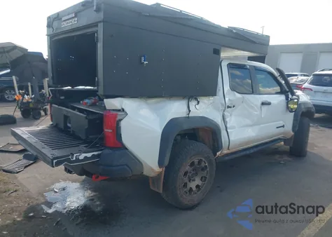 2024 Toyota Tacoma Hybrid Trailhunter из США, поврежденный, VIN 3TYLF5LN7RT000866